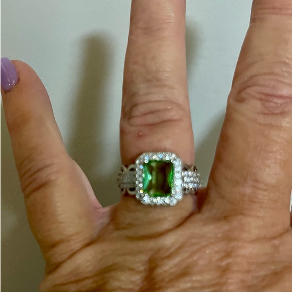 Jewelry - 🎉3xHP🎉Vintage Green Square cubic ziconia ring with synthetic stone size 7.